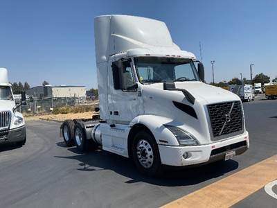 Volvo VNR64300 Day Cab Truck - 425HP, 12 Speed Automatic