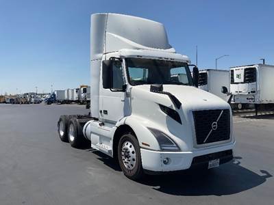 Volvo VNR64300 Day Cab Truck - 425HP, 12 Speed Automatic