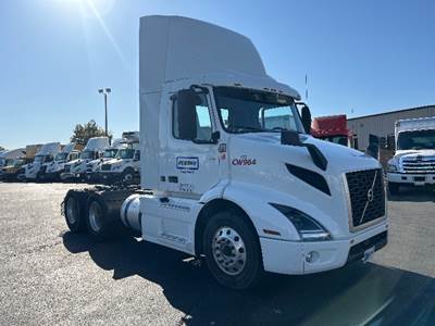 Volvo VNR64300 Day Cab Truck - 425HP, 12 Speed Automatic