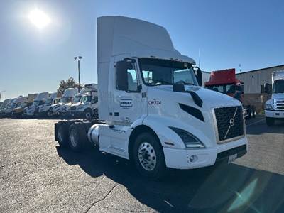 Volvo VNR64300 Day Cab Truck - 425HP, 12 Speed Automatic