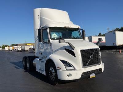 Volvo VNR64300 Day Cab Truck - 425HP, 12 Speed Automatic