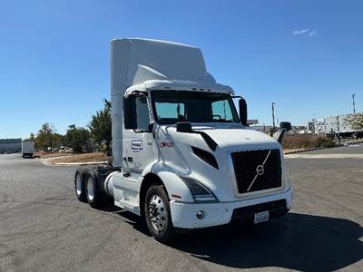 Volvo VNR64300 Day Cab Truck - 425HP, 12 Speed Automatic