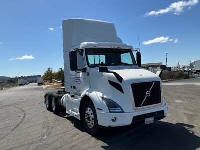 Volvo VNR64300 Day Cab Truck - 425HP, 12 Speed Automatic