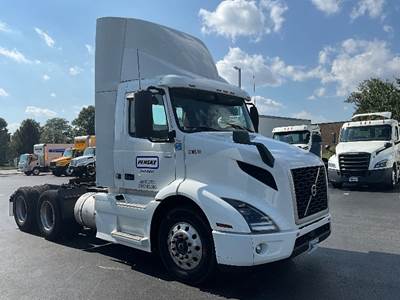 Volvo VNR64300 Day Cab Truck - 425HP, 12 Speed Automatic
