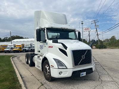 Volvo VNR64300 Day Cab Truck - 425HP, 12 Speed Automatic