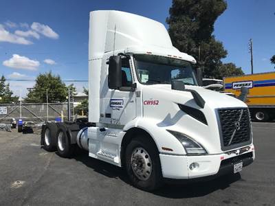 Volvo VNR64300 Day Cab Truck - 425HP, 12 Speed Automatic