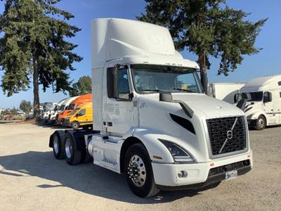 Volvo VNR64300 Day Cab Truck - 425HP, 12 Speed Automatic