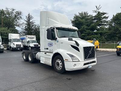 Volvo VNR64300 Day Cab Truck - 425HP, 12 Speed Automatic