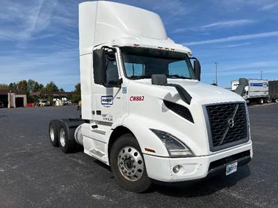Volvo VNR64300 Day Cab Truck - 425HP, 12 Speed Automatic
