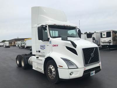 Volvo VNR64300 Day Cab Truck - 425HP, 12 Speed Automatic