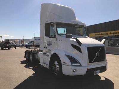 Volvo VNR64300 Day Cab Truck - 425HP, 12 Speed Automatic