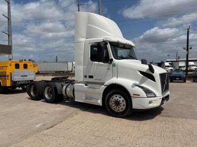 Volvo VNR64300 Day Cab Truck - 425HP, 12 Speed Automatic