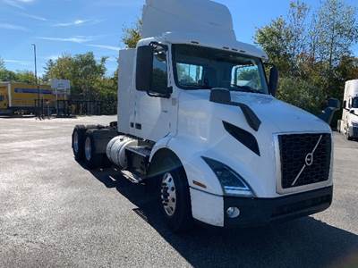 Volvo VNR64300 Day Cab Truck - 425HP, 12 Speed Automatic