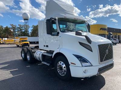 Volvo VNR64300 Day Cab Truck - 425HP, 10 Speed Manual
