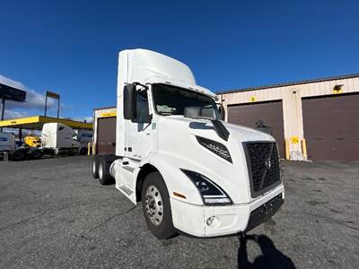 Volvo VNR64300 Day Cab Truck - 425HP, 12 Speed Automatic