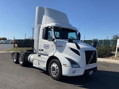Volvo VNR64300 Day Cab Truck - 425HP, 12 Speed Automatic