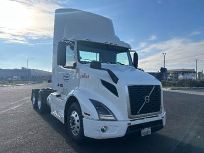 Volvo VNR64300 Day Cab Truck - 425HP, 12 Speed Automatic