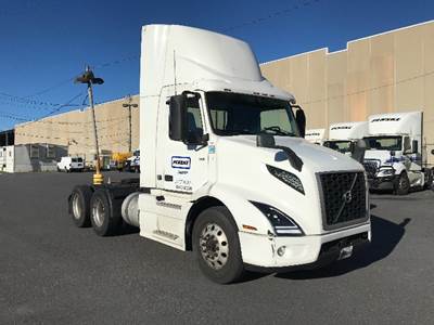 Volvo VNR64300 Day Cab Truck - 425HP, 12 Speed Automatic