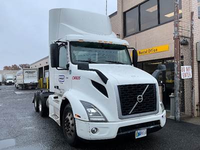 Volvo VNR64300 Day Cab Truck - 425HP, 12 Speed Automatic