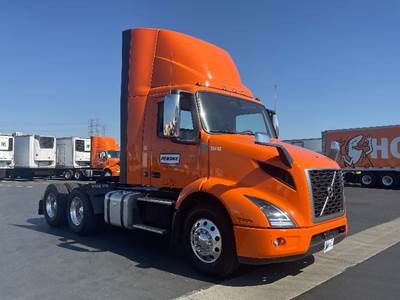 Volvo VNR64300 Day Cab Truck - 425HP, 12 Speed Automatic