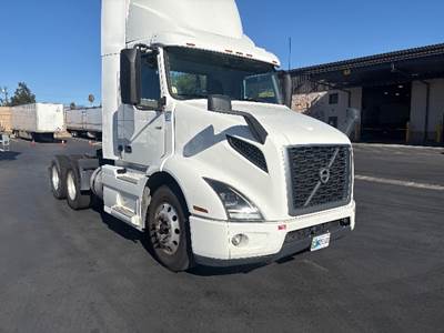 Volvo VNR64300 Day Cab Truck - 425HP, 12 Speed Automatic