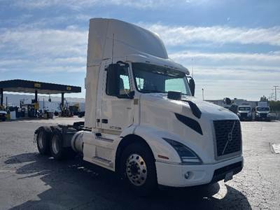 Volvo VNR64300 Day Cab Truck - 425HP, 12 Speed Automatic