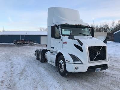Volvo VNR64300 Day Cab Truck - 425HP, 12 Speed Automatic