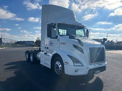 Volvo VNR64300 Day Cab Truck - 425HP, 12 Speed Automatic