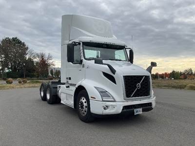 Volvo VNR64300 Day Cab Truck - 425HP, 12 Speed Automatic