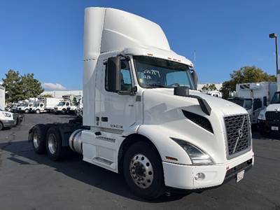 Volvo VNR64300 Day Cab Truck - 425HP, 12 Speed Automatic