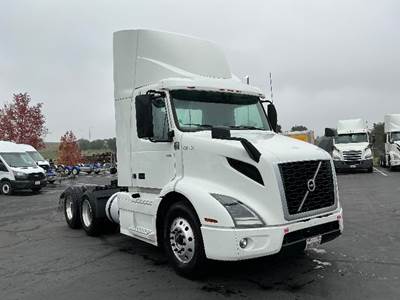 Volvo VNR64300 Day Cab Truck - 425HP, 12 Speed Automatic