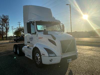 Volvo VNR64300 Day Cab Truck - 425HP, 12 Speed Automatic