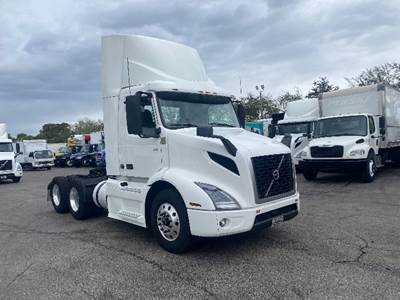 Volvo VNR64300 Day Cab Truck - 425HP, 12 Speed Automatic