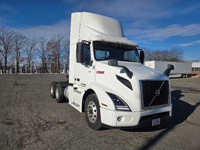 Volvo VNR64300 Day Cab Truck - 425HP, 12 Speed Automatic