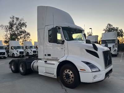 Volvo VNR64300 Day Cab Truck - 425HP, 12 Speed Automatic