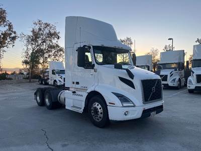 Volvo VNR64300 Day Cab Truck - 425HP, 12 Speed Automatic
