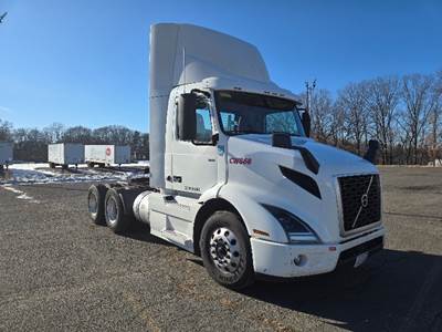 Volvo VNR64300 Day Cab Truck - 425HP, 12 Speed Automatic