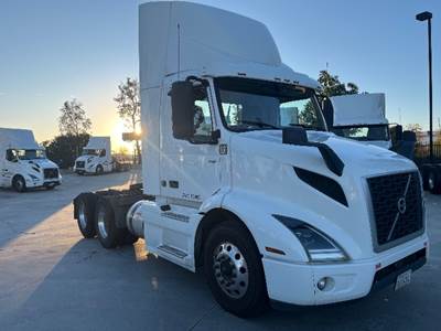 Volvo VNR64300 Day Cab Truck - 425HP, 12 Speed Automatic