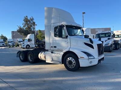 Volvo VNR64300 Day Cab Truck - 425HP, 12 Speed Automatic