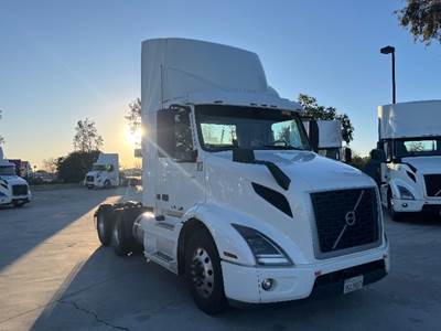 Volvo VNR64300 Day Cab Truck - 425HP, 12 Speed Automatic