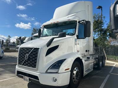 Volvo VNR64300 Day Cab Truck - 425HP, 12 Speed Automatic