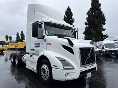 Volvo VNR64300 Day Cab Truck - 425HP, 12 Speed Automatic