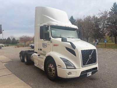 Volvo VNR64300 Day Cab Truck - 425HP, 12 Speed Automatic