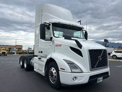 Volvo VNR64300 Day Cab Truck - 425HP, 12 Speed Automatic