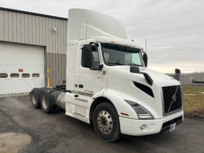 Volvo VNR64300 Day Cab Truck - 425HP, 12 Speed Automatic