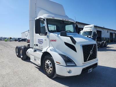 Volvo VNR64300 Day Cab Truck - 425HP, 12 Speed Automatic