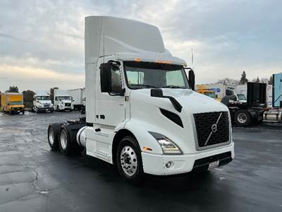 Volvo VNR64300 Day Cab Truck - 425HP, 12 Speed Automatic