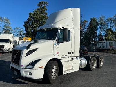 Volvo VNR64300 Day Cab Truck - 425HP, 12 Speed Automatic