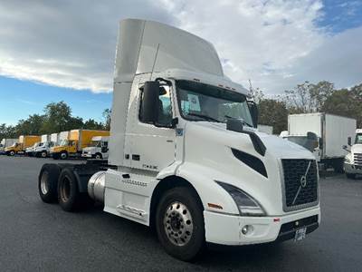 Volvo VNR64300 Day Cab Truck - 425HP, 12 Speed Automatic