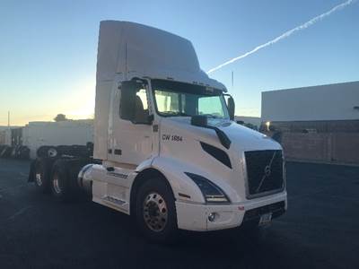 Volvo VNR64300 Day Cab Truck - 425HP, 12 Speed Automatic